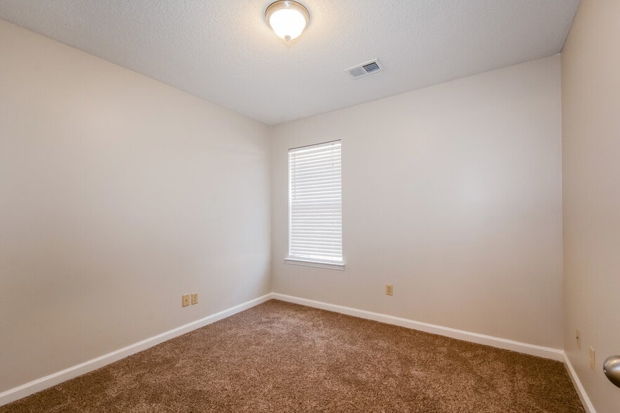Building Photo - 8334 Regal Bend Dr
