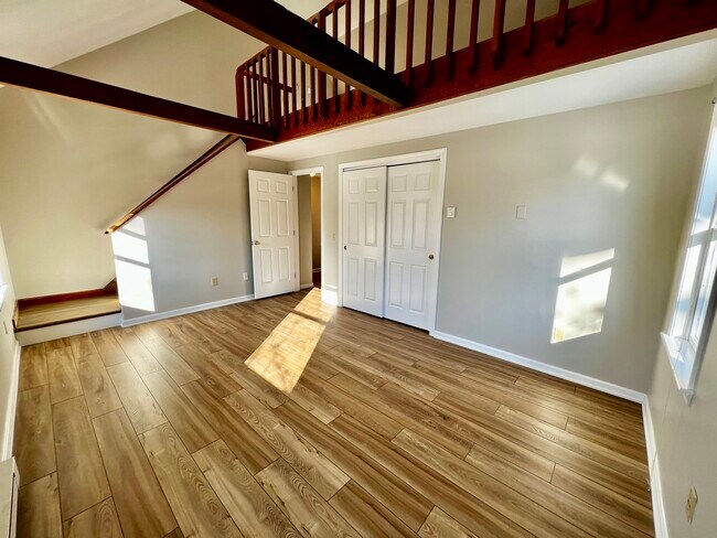 Primary Bedroom with Vaulted Ceiling, Skylights & Loft - 75 Baldwin Dr