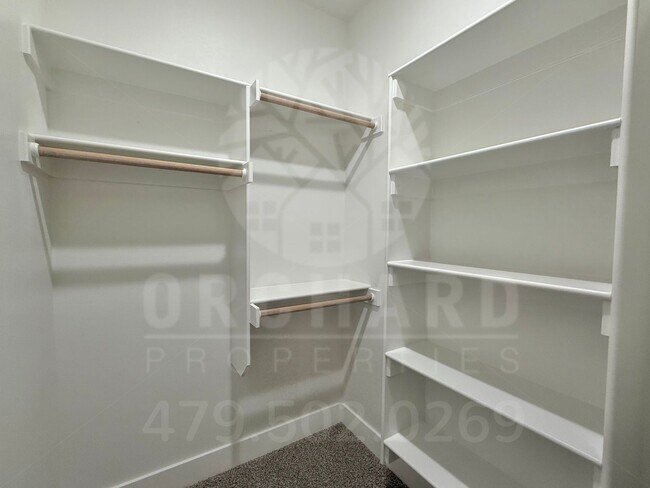 Building Photo - Single-Family Home- 2 Bed/ 2 Bath w/ Hobby...