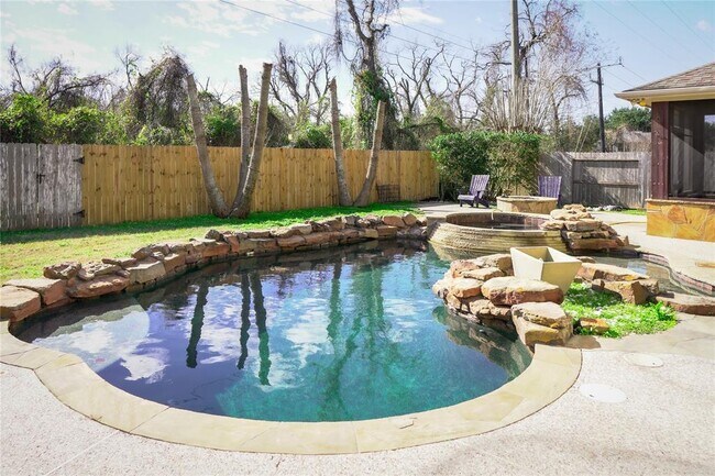 Building Photo - 10234 Five Oaks Ln