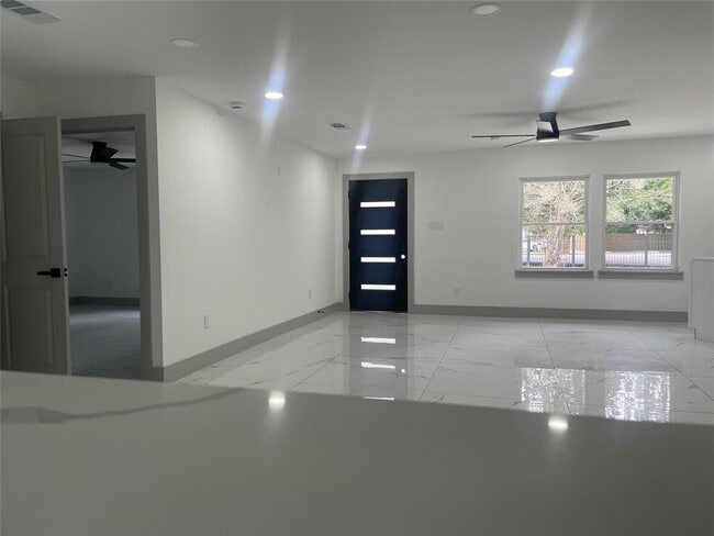 Building Photo - 7005 Kopman Dr