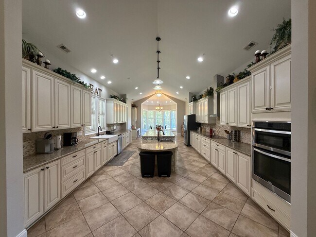 Building Photo - Mint Hill