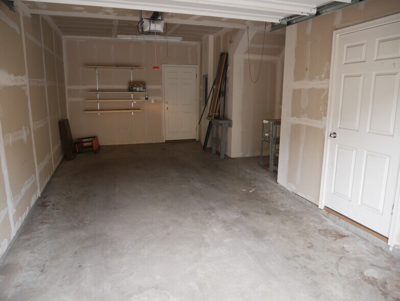 Building Photo - 5461 Water Tower Promenade
