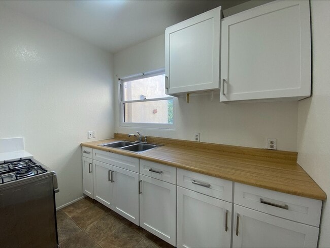 Building Photo - Craftsman Style One Bedroom with Decorative Fireplace! On Site Washer and Dryer & Assigned Storag...