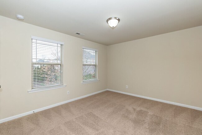 Building Photo - Gorgeous LARGE Family Home!