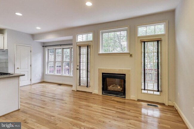 Building Photo - 6402 Spring View Pl