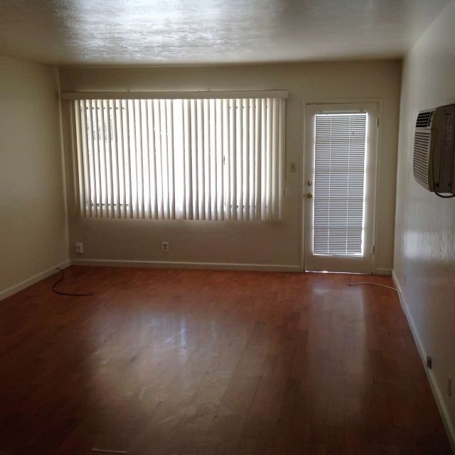 Building Photo - Duplex For Rent in Modesto