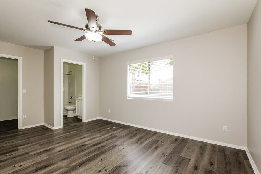 Building Photo - 16213 W Calavar Rd