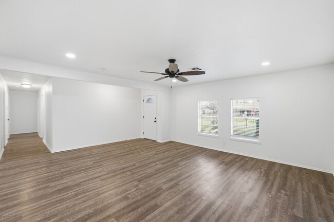 Building Photo - 917 Susan St