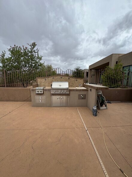 Building Photo - 1761 W Red Cloud Cir