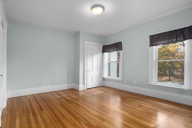 Building Photo - 33 Dunbar St