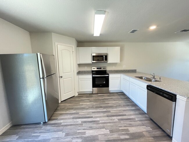 Building Photo - Poinciana Village-1630 Tench Ct Poinciana, FL 34759