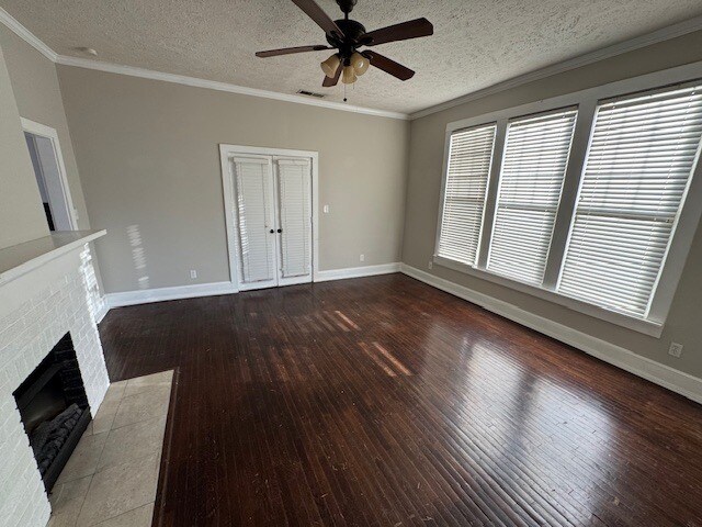 Living room - 1327 Parrett St