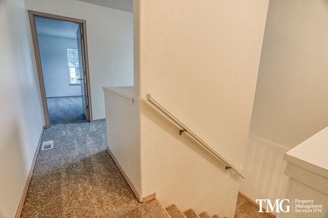 Building Photo - Peaceful 2-bedroom, 2 bath Townhome in thi...