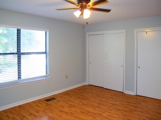 Building Photo - 618 Virginia Oak Ct