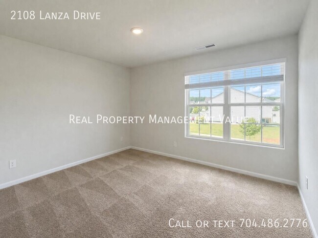 Building Photo - 2108 Lanza Dr
