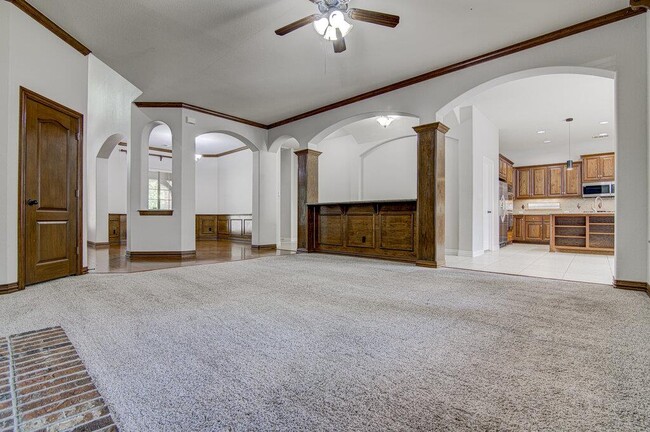 Building Photo - 1425 River Forest Dr