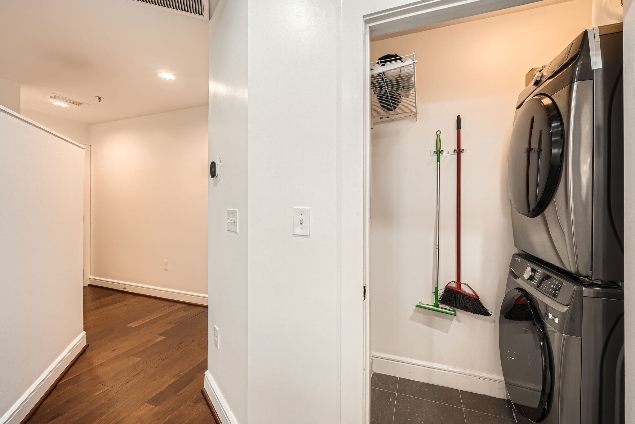 Building Photo - 333 W Trade St