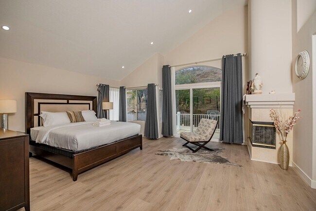 Building Photo - Fully Furnished! Prestige Luxury Single 5bed 3bath House