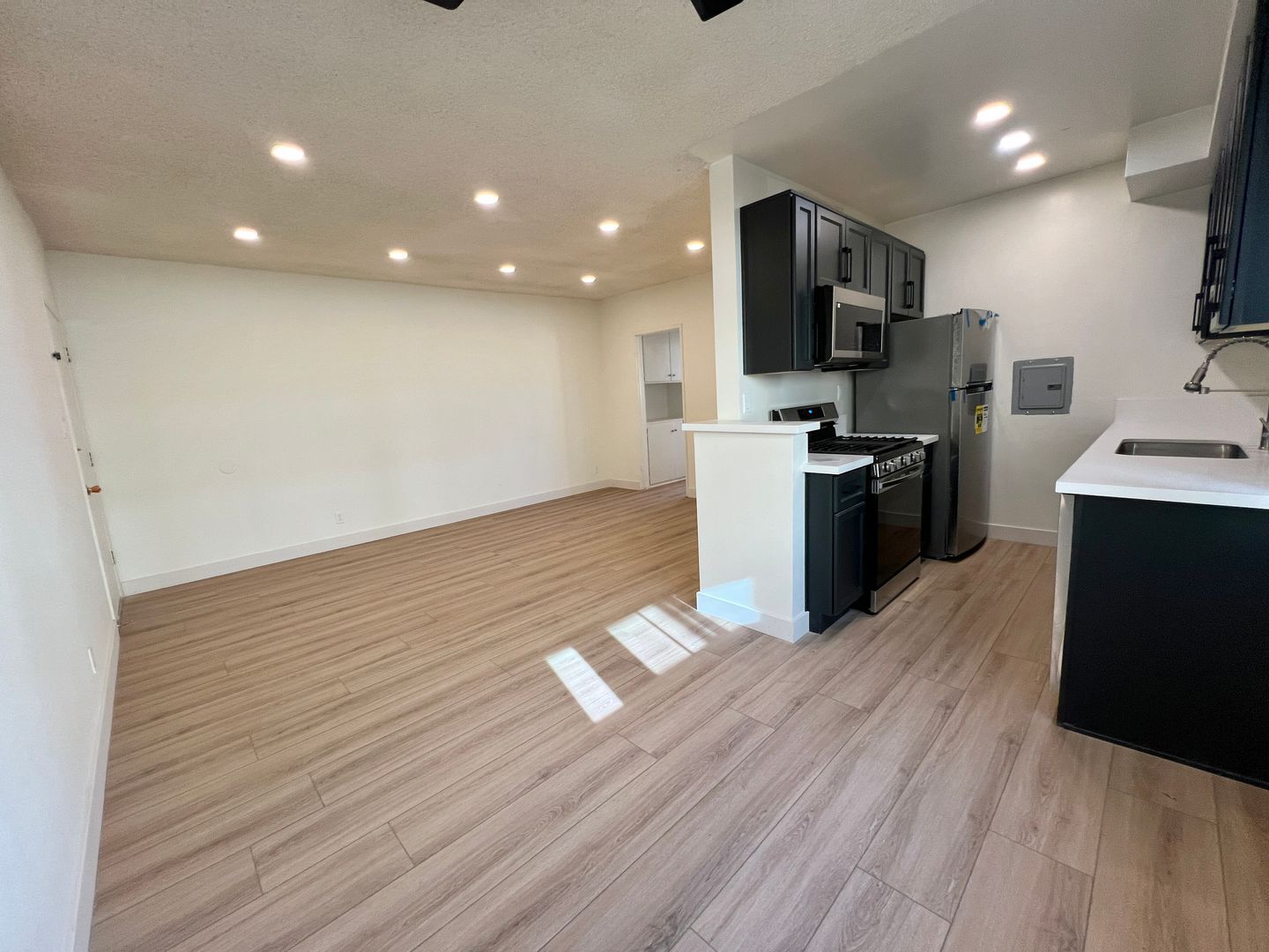 Building Photo - 12737 Matteson Ave