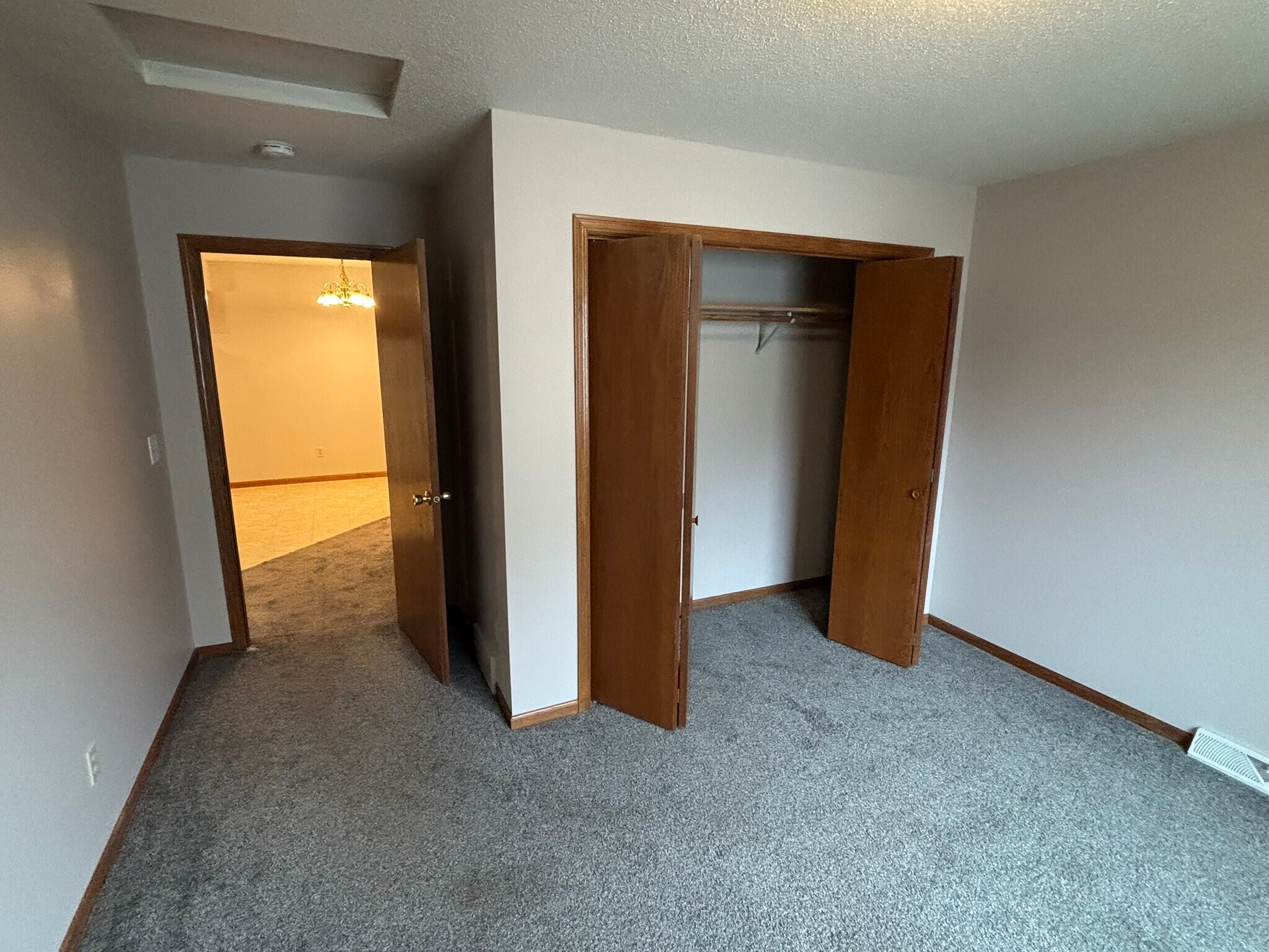 Building Photo - 125 Rosewood Ln S