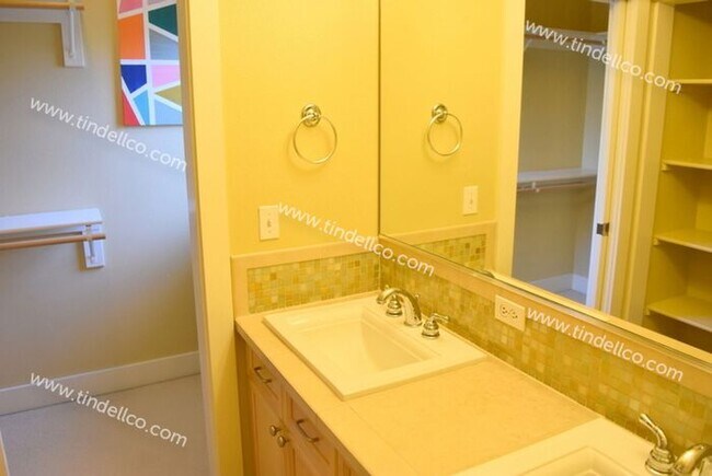 Building Photo - Beautiful and Spacious 3 Bedrooms, 2.5 Bathrooms in Raleigh Hills!