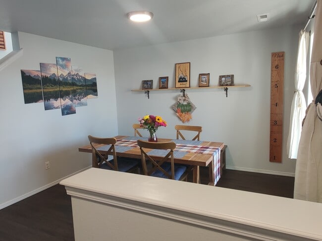 Building Photo - 1690 SW Gabar Ct