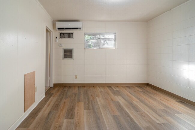 Building Photo - 1312#3 N. Adams St