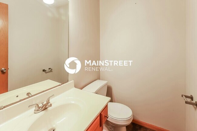 Building Photo - 4 Bedroom Pet-Friendly Home in Lee's Summit, MO with Main Street Renewal