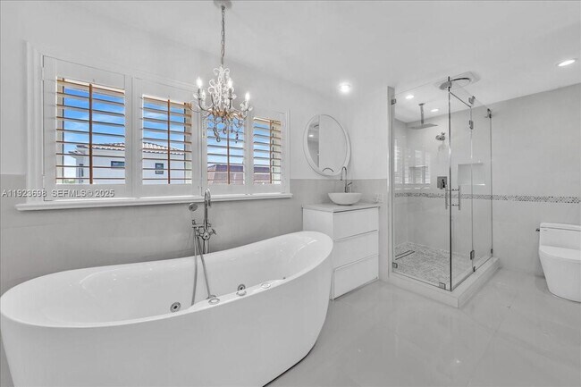 Building Photo - 348 Palm St