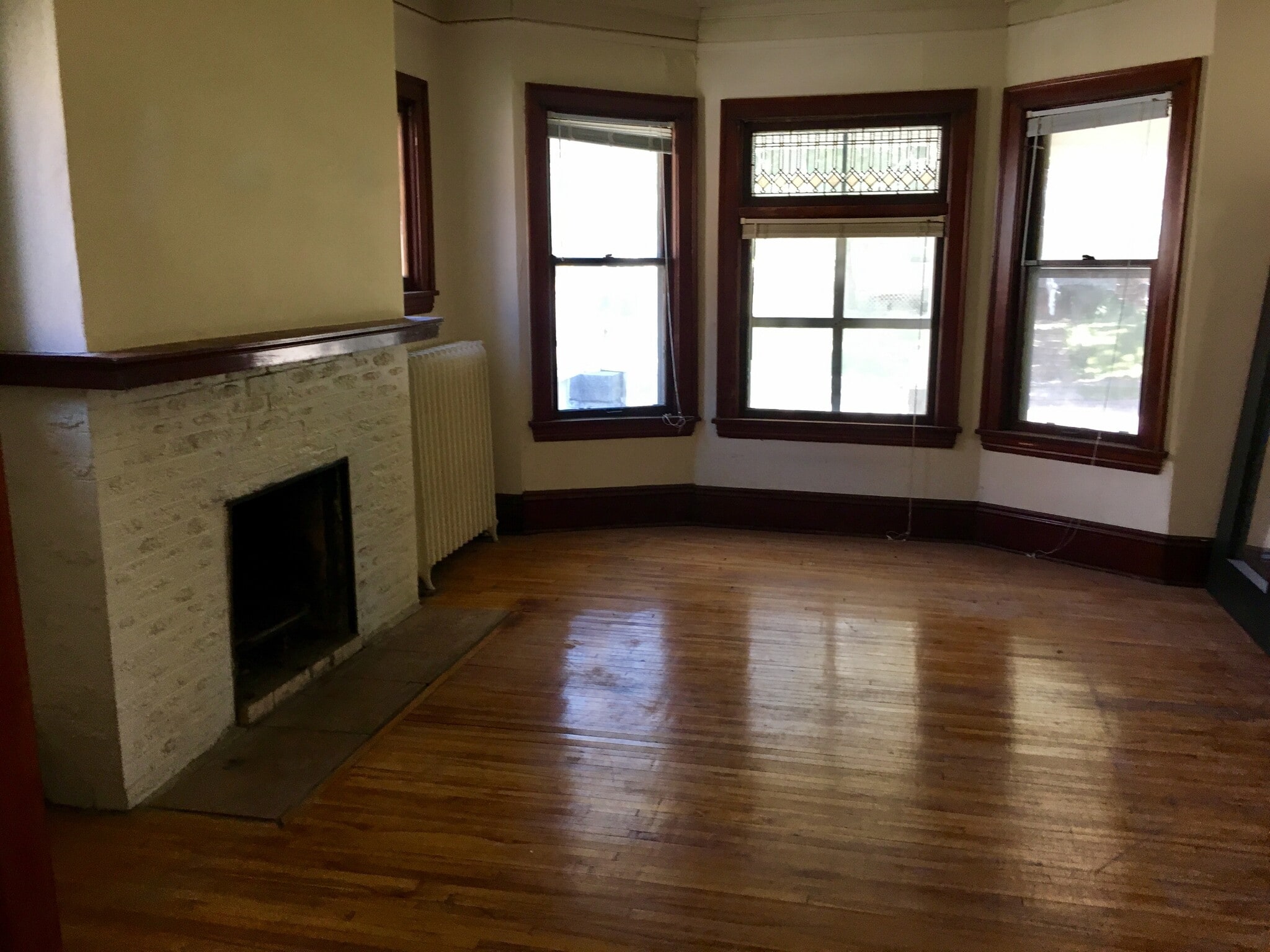 Building Photo - 2600 Emerson Ave S