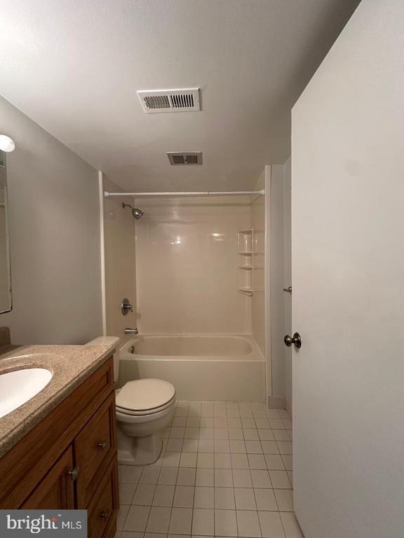 Building Photo - 3123 Sayre Dr