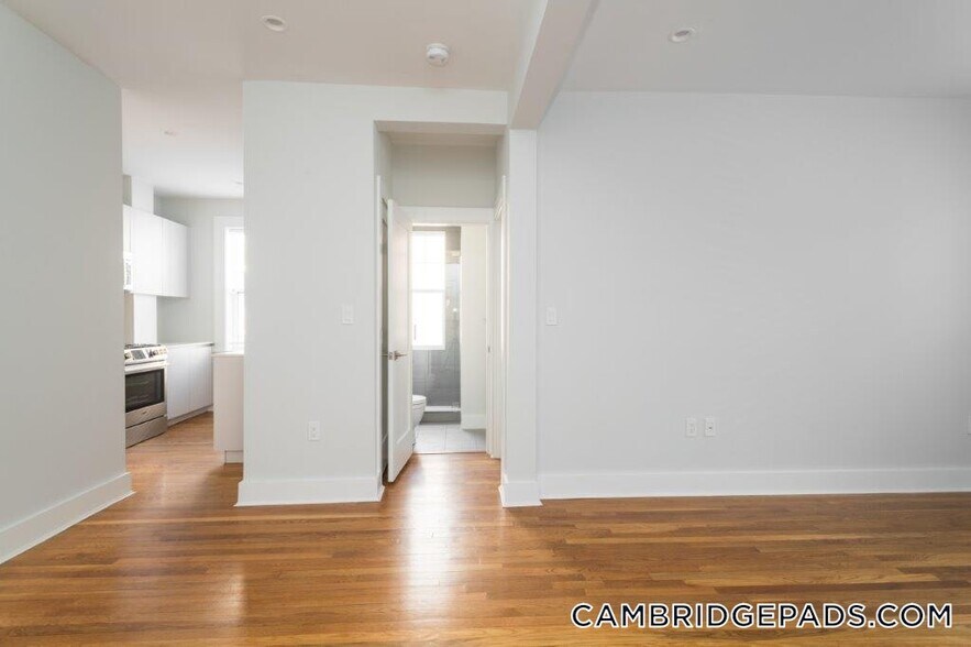 Building Photo - 18A Forest St