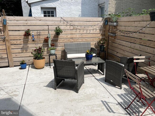 Building Photo - 1323 S 22nd St