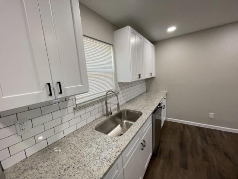 Building Photo - 1632 Best Blvd