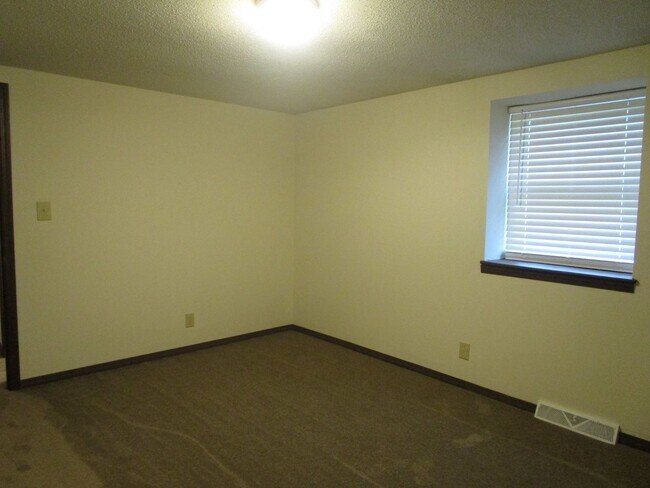 Building Photo - Remarkable Two Bedroom Town-Home with Fenced Yard - Available August 14th!!!