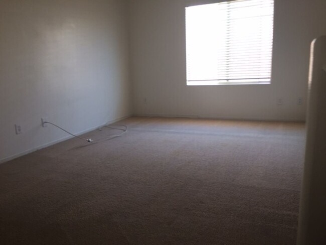 Building Photo - 4-bedroom, 3 bath + Loft!  Mountain's Edge 89178