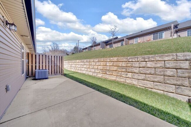 Building Photo - Hillrise III - 2 BR/1.5 Bath One Level with Attached Garage
