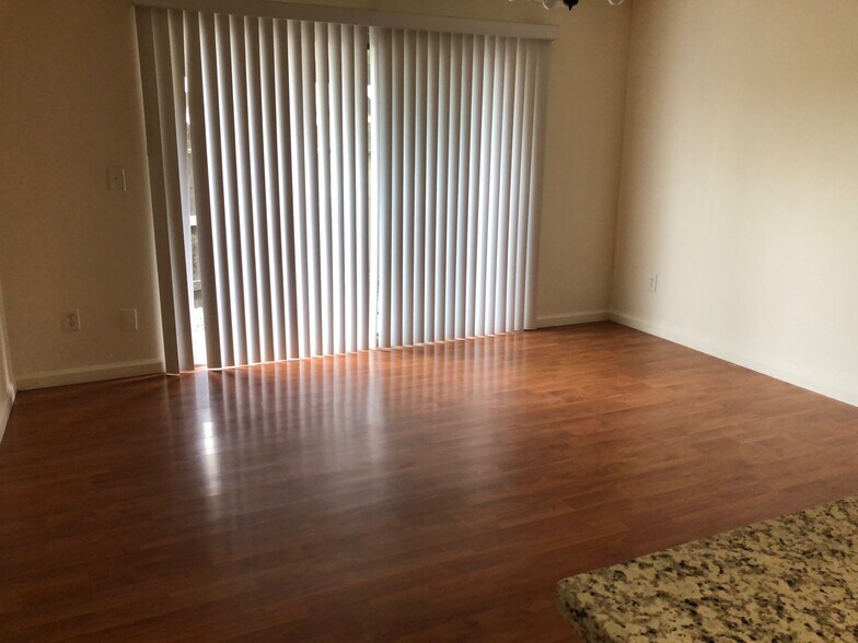 Building Photo - 1007 Clinton Rd