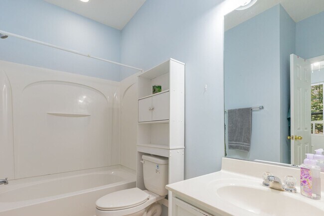 Building Photo - BEAUTIFUL - Lakefront Living – 3BR/3BA Tow...
