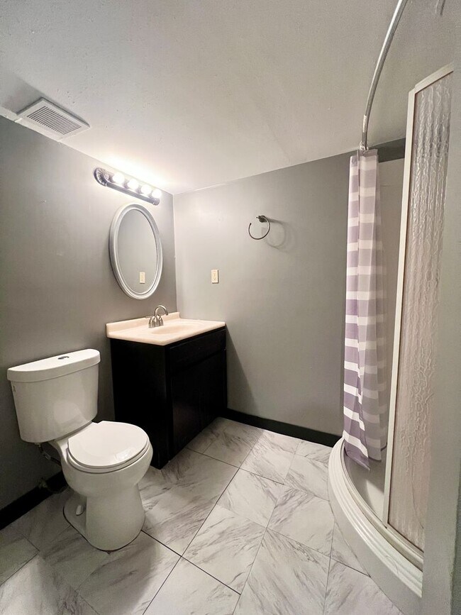 Building Photo - 6 Bed 4 Bath in West End