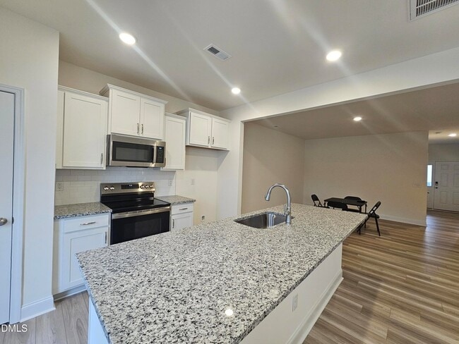 Building Photo - 48 Bloodroot St