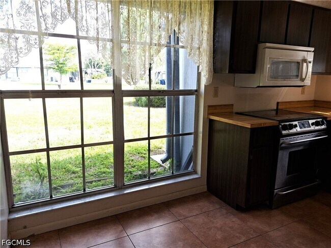 Building Photo - 10525 Putnam Ct