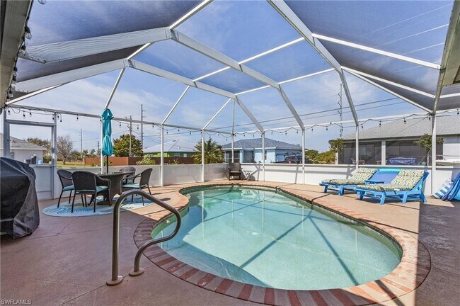 Building Photo - 703 NE 23rd Terrace