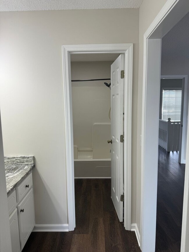 Building Photo - Available NOW- 113 Commons-Move in Special 1/2 off the first month rent with 12-month Lease