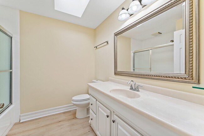 Building Photo - 118 Knoll Way