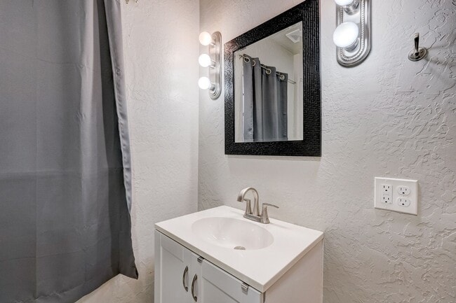 Building Photo - 4 bed 2 bath home in Norman