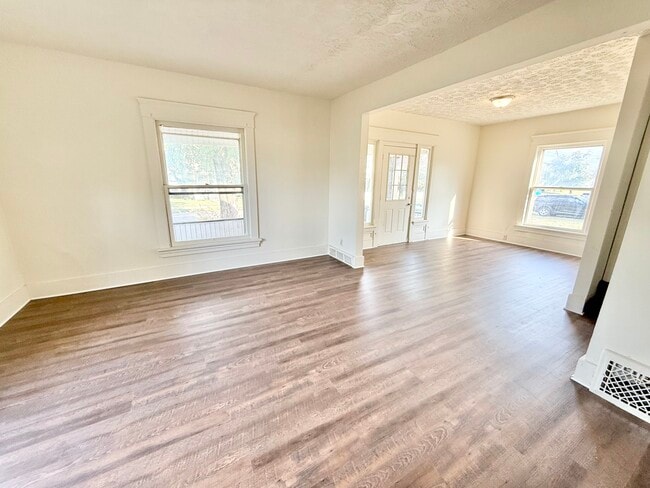 Building Photo - 1507 Garfield Ave SW