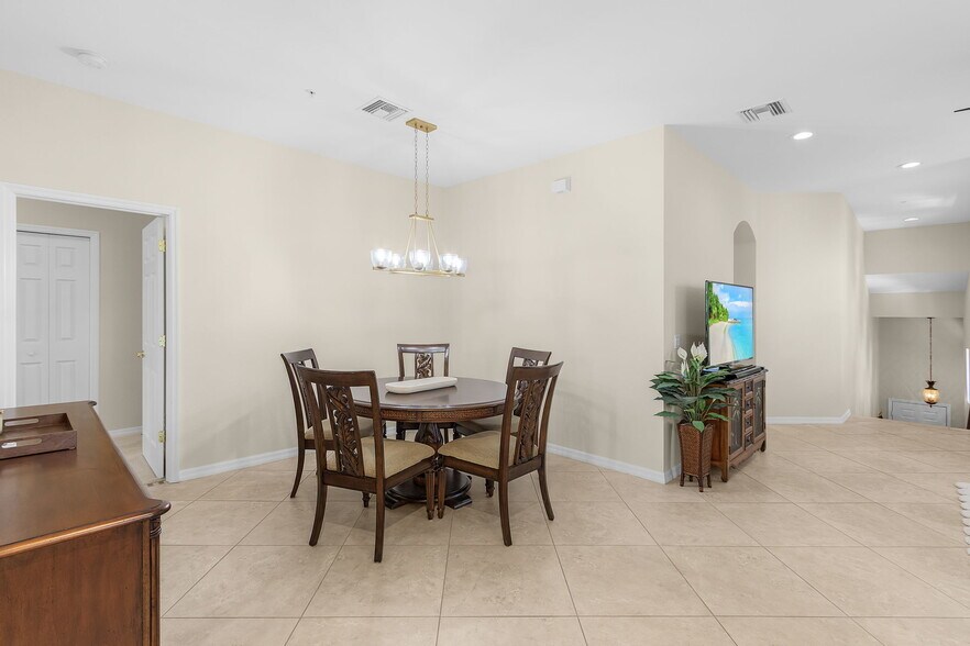 Building Photo - 9651 Spanish Moss Way
