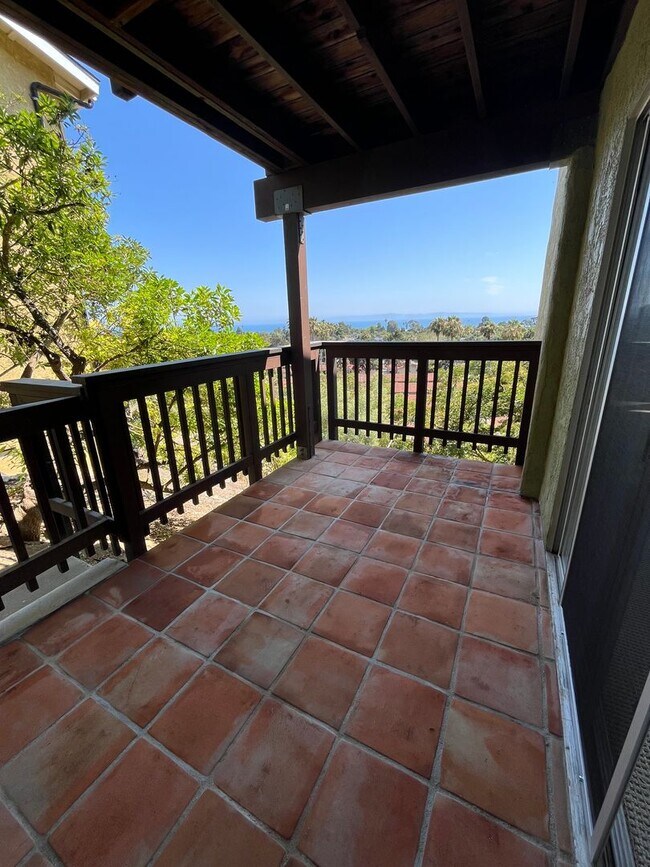 Building Photo - Stunning Views on the Mesa